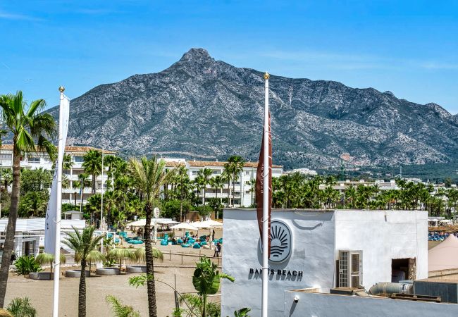 Appartement in Marbella - 3095 Elegant Beachside Apartment in Puerto Banús