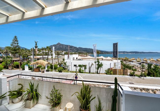 Appartement in Marbella - 3095 Elegant Beachside Apartment in Puerto Banús