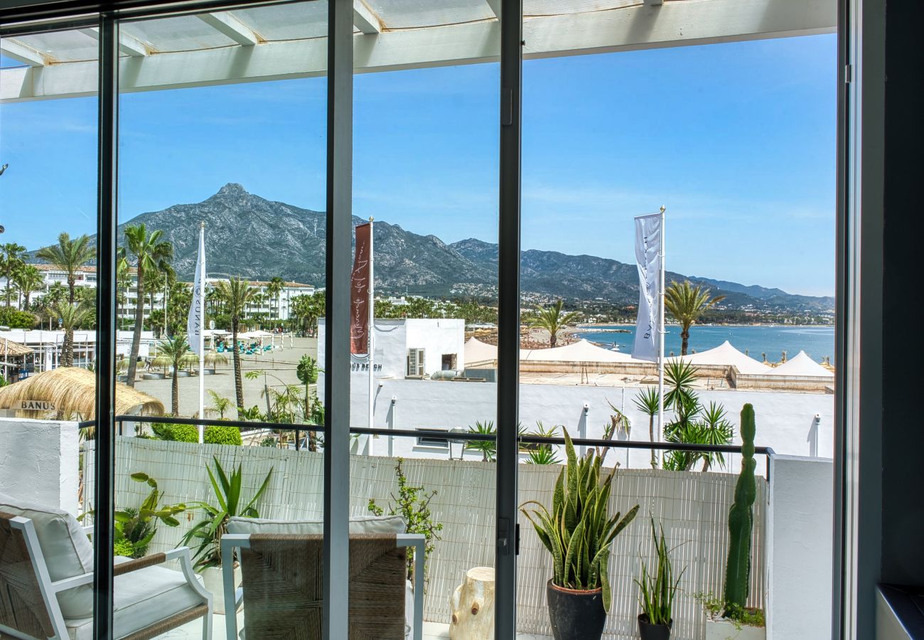 Appartement in Marbella - 3095 Elegant Beachside Apartment in Puerto Banús