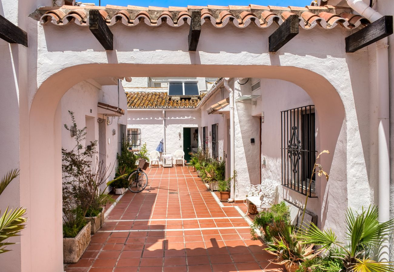 Appartement in Marbella - 3095 Elegant Beachside Apartment in Puerto Banús