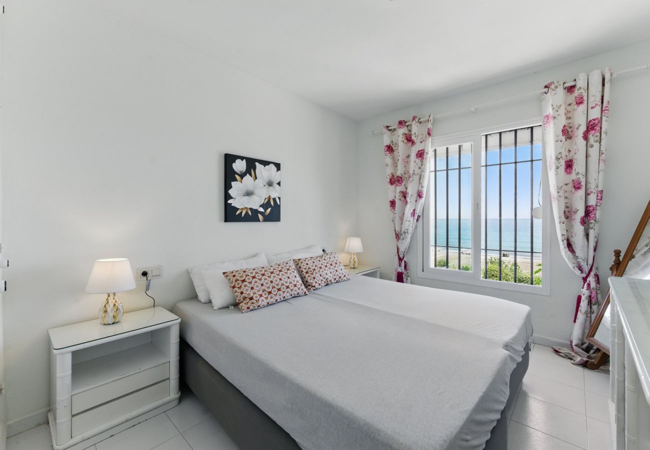 Rijhuis in Manilva - 3133 Beachfront Townhouse in Aldea Beach