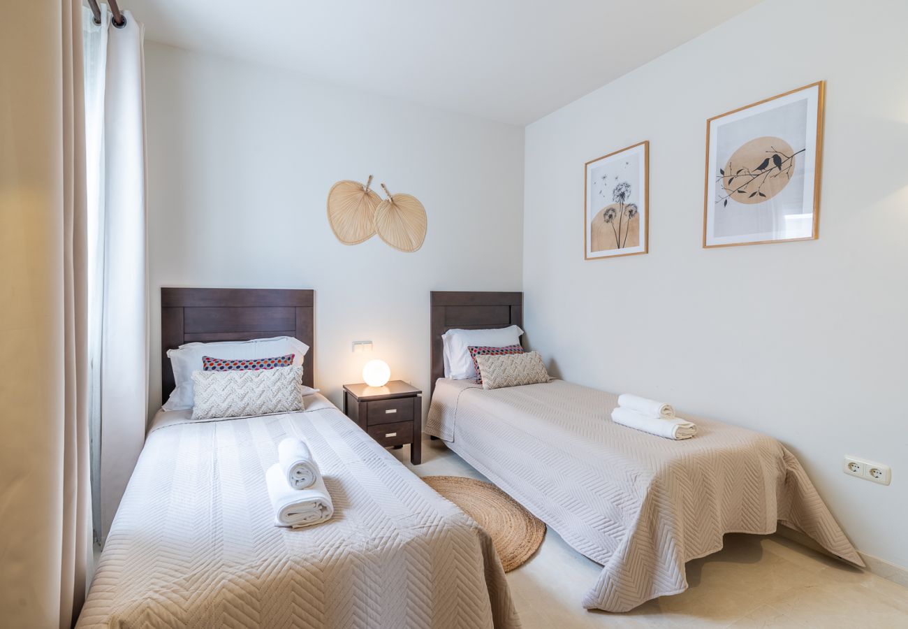 Appartement in Casares - Modern 2-Bed Apartment | Alcazaba Lagoon (313)