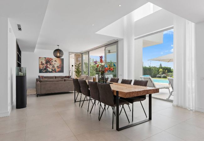 Villa in Marbella - 3301 Villa Mariposa (r3907066)