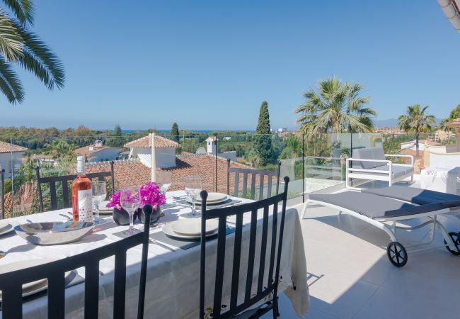 Villa en Marbella - Sea-View Villa with Heated Pool Near Marbella
