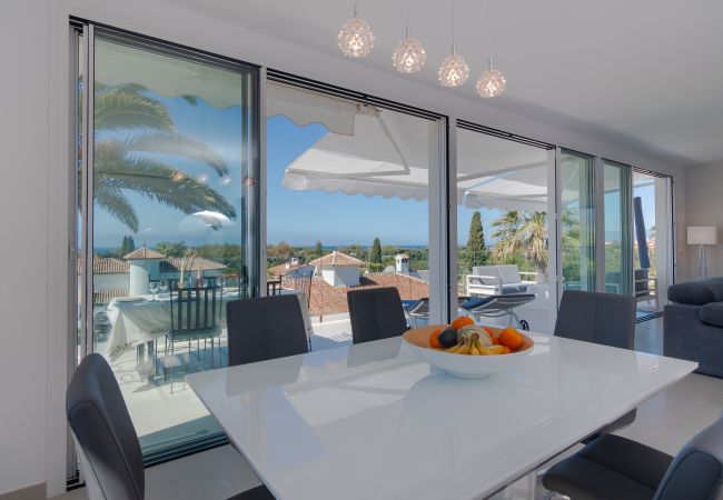Villa en Marbella - Sea-View Villa with Heated Pool Near Marbella