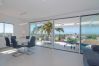 Villa en Marbella - Sea-View Villa with Heated Pool Near Marbella