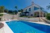 Villa en Marbella - Sea-View Villa with Heated Pool Near Marbella