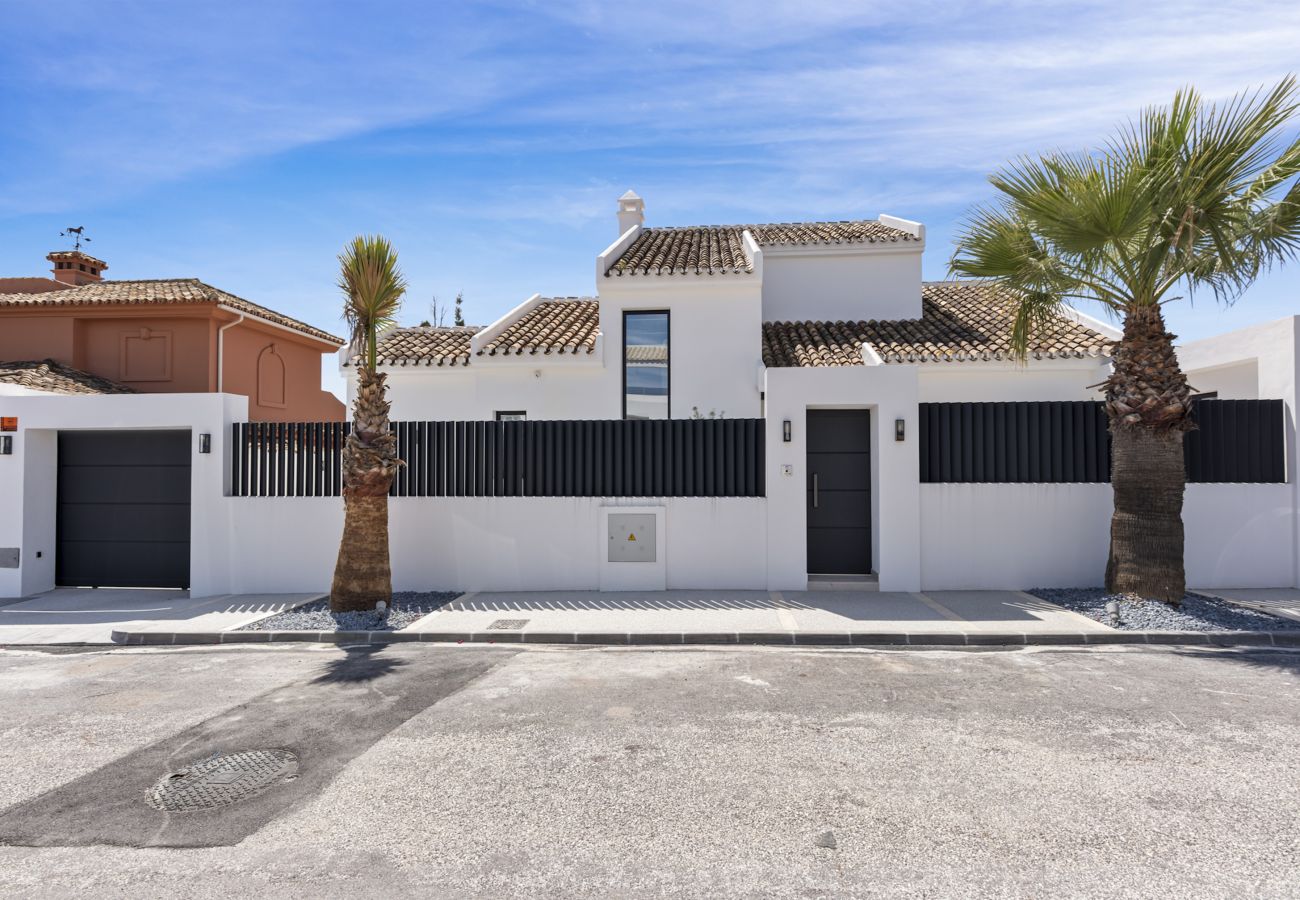 Villa en Marbella - Private Luxury Villa Steps from the beach!