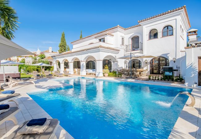 Villa en Marbella - Super Andalusian Villa Near Beach with Heated Pool