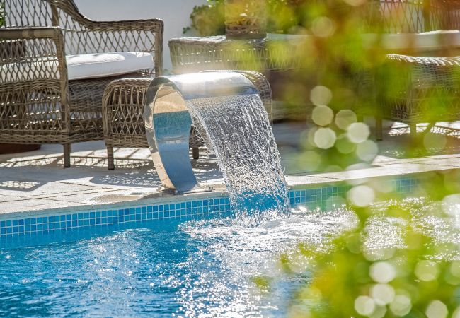 Villa en Marbella - Super Andalusian Villa Near Beach with Heated Pool