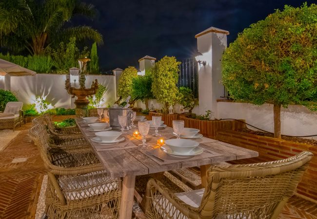 Villa en Marbella - Super Andalusian Villa Near Beach with Heated Pool