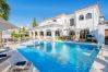 Villa en Marbella - Super Andalusian Villa Near Beach with Heated Pool