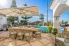 Villa en Marbella - Super Andalusian Villa Near Beach with Heated Pool