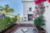 Villa en Marbella - Super Andalusian Villa Near Beach with Heated Pool