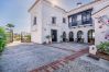 Villa en Marbella - Super Andalusian Villa Near Beach with Heated Pool