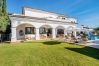 Villa en Marbella - Super Andalusian Villa Near Beach with Heated Pool