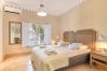 Villa en Marbella - Super Andalusian Villa Near Beach with Heated Pool