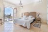 Villa en Marbella - Super Andalusian Villa Near Beach with Heated Pool
