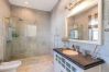 Villa en Marbella - Super Andalusian Villa Near Beach with Heated Pool