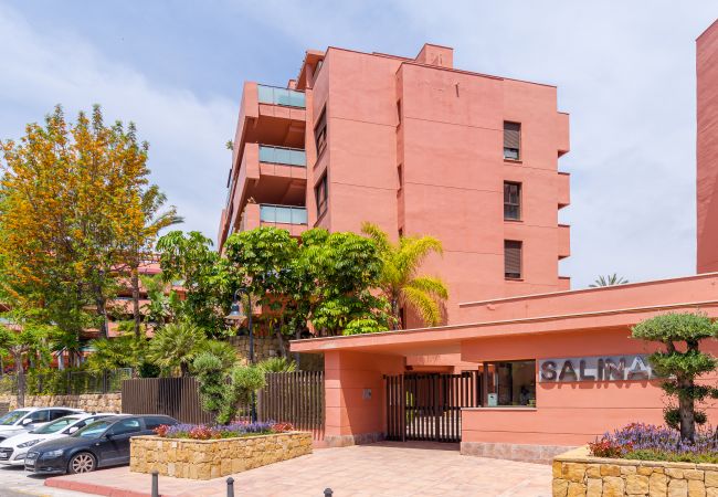Apartamento en Estepona - Beachside Apartment with Pools & Terrace Views