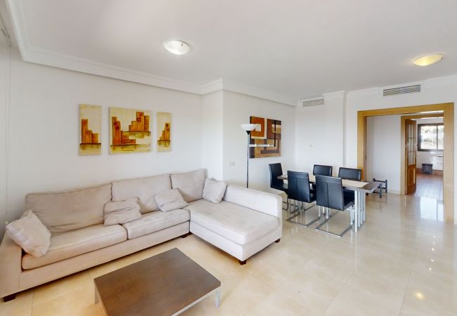 Apartamento en Estepona - Beachside Apartment with Pools & Terrace Views