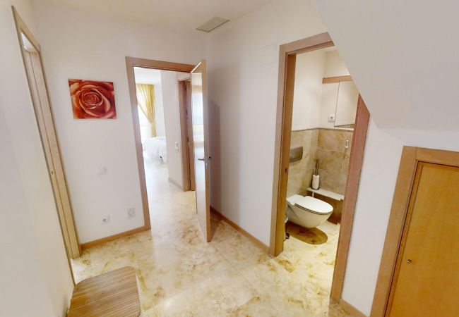 Apartamento en Marbella - Apartment with Sea Views and Sunlit Terraces
