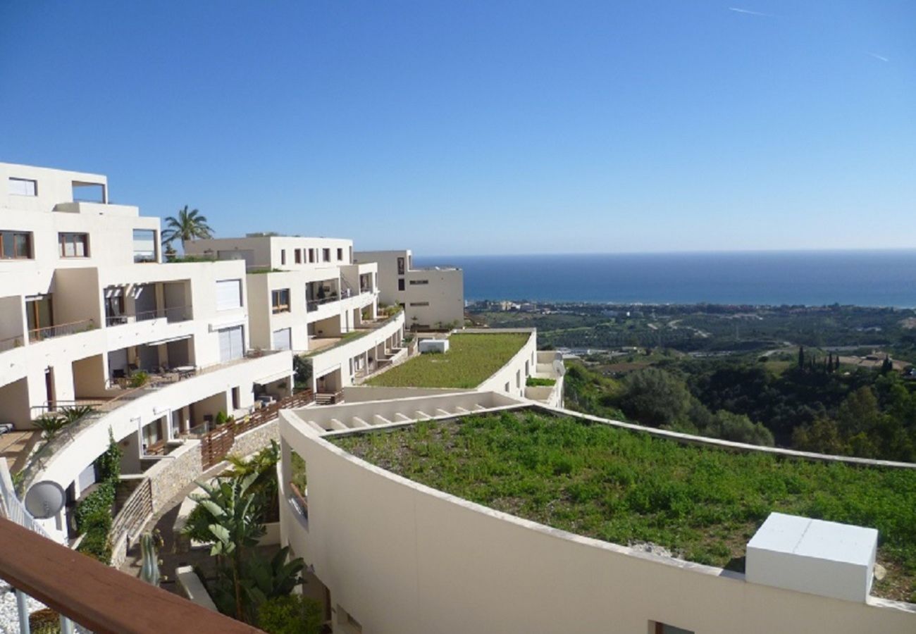 Apartamento en Marbella - Apartment with Sea Views and Sunlit Terraces