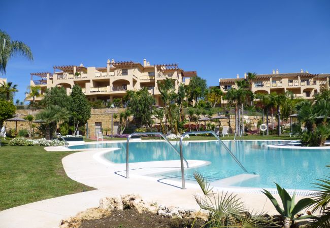 Apartamento en Benahavís - 3-Bedroom Apartment with Sea & Mountain Views