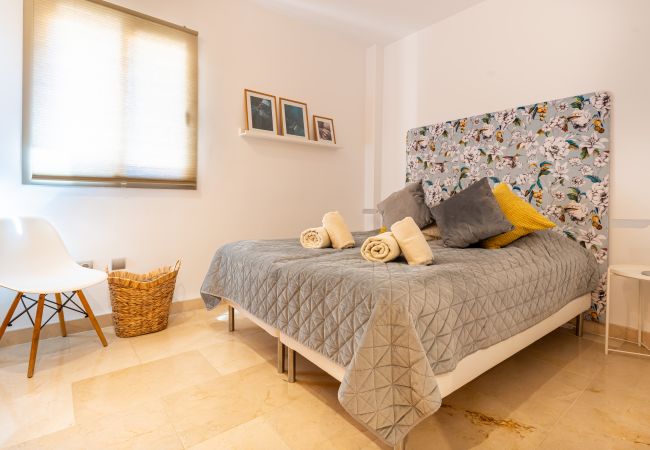 Apartamento en Benahavís - 3-Bedroom Apartment with Sea & Mountain Views