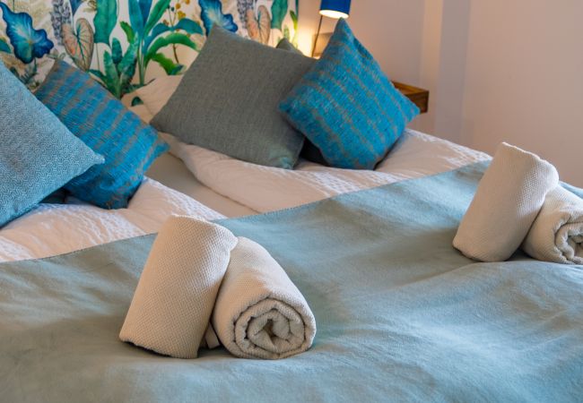 Apartamento en Benahavís - 3-Bedroom Apartment with Sea & Mountain Views