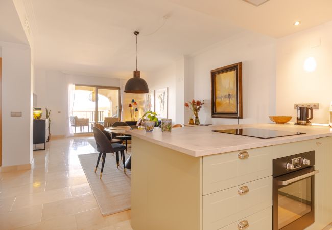 Apartamento en Benahavís - 3-Bedroom Apartment with Sea & Mountain Views