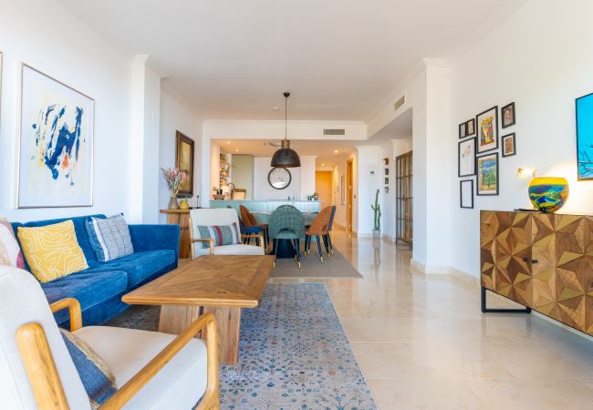 Apartamento en Benahavís - 3-Bedroom Apartment with Sea & Mountain Views