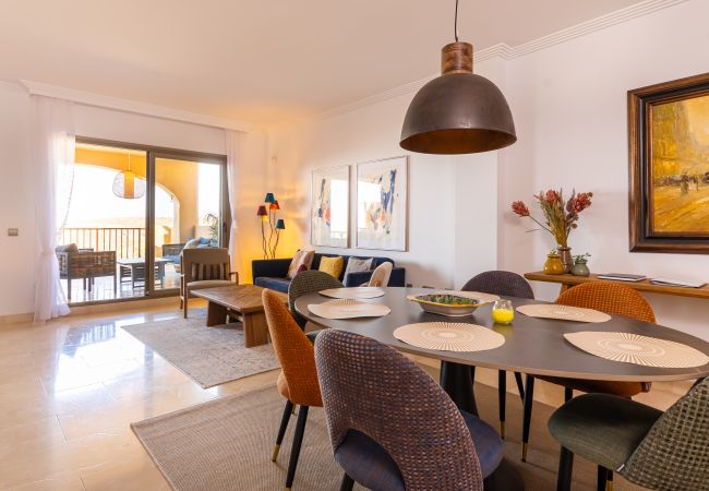 Apartamento en Benahavís - 3-Bedroom Apartment with Sea & Mountain Views