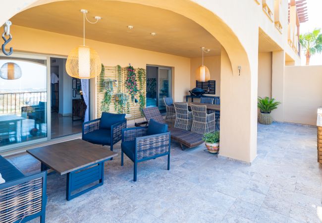 Apartamento en Benahavís - 3-Bedroom Apartment with Sea & Mountain Views