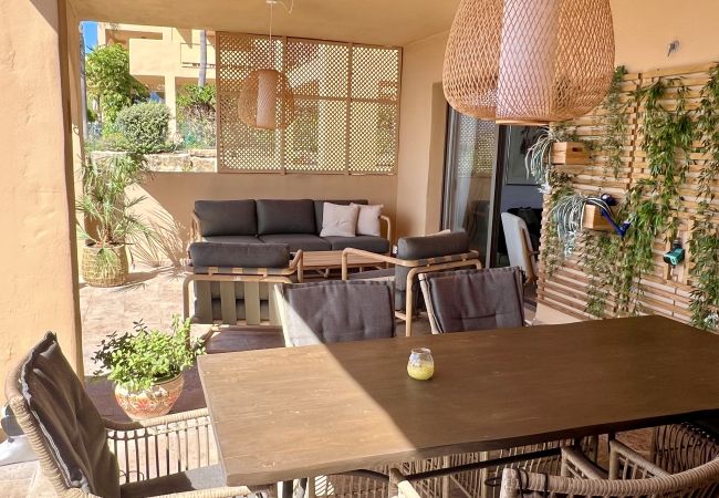 Apartamento en Benahavís - 3-Bedroom Apartment with Sea & Mountain Views