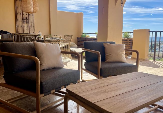 Apartamento en Benahavís - 3-Bedroom Apartment with Sea & Mountain Views