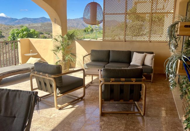 Apartamento en Benahavís - 3-Bedroom Apartment with Sea & Mountain Views