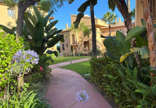 Apartamento en Benahavís - 3-Bedroom Apartment with Sea & Mountain Views