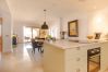 Apartamento en Benahavís - 3-Bedroom Apartment with Sea & Mountain Views