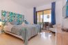 Apartamento en Benahavís - 3-Bedroom Apartment with Sea & Mountain Views