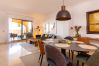 Apartamento en Benahavís - 3-Bedroom Apartment with Sea & Mountain Views