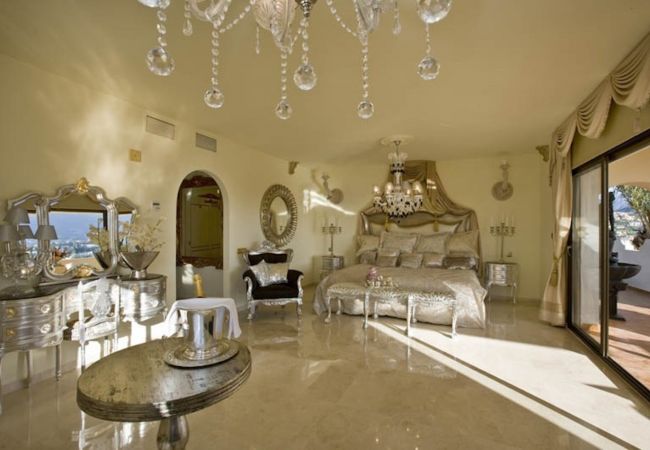 Villa en Marbella - UNIQUE LUXURIOUS AND PALACIAL VILLA