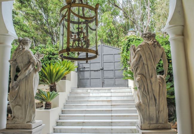 Villa en Marbella - UNIQUE LUXURIOUS AND PALACIAL VILLA