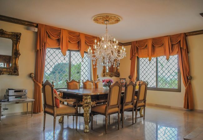Villa en Marbella - UNIQUE LUXURIOUS AND PALACIAL VILLA