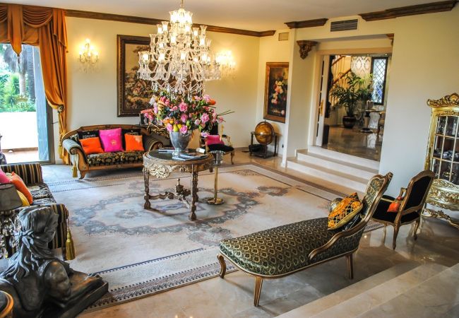 Villa en Marbella - UNIQUE LUXURIOUS AND PALACIAL VILLA