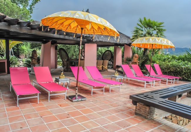 Villa en Marbella - UNIQUE LUXURIOUS AND PALACIAL VILLA