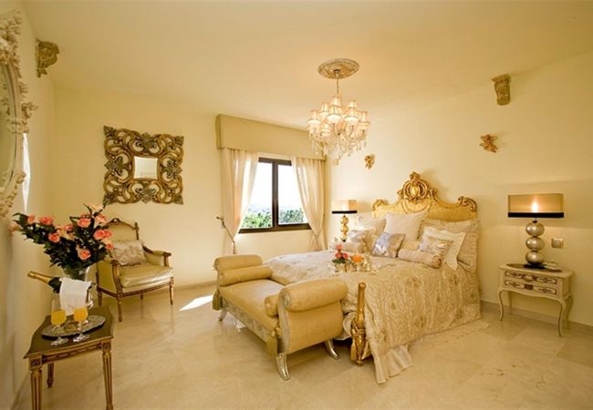 Villa en Marbella - UNIQUE LUXURIOUS AND PALACIAL VILLA