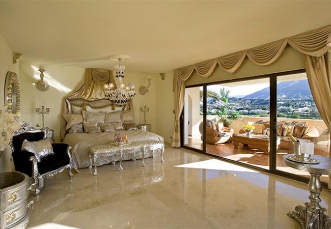 Villa en Marbella - UNIQUE LUXURIOUS AND PALACIAL VILLA