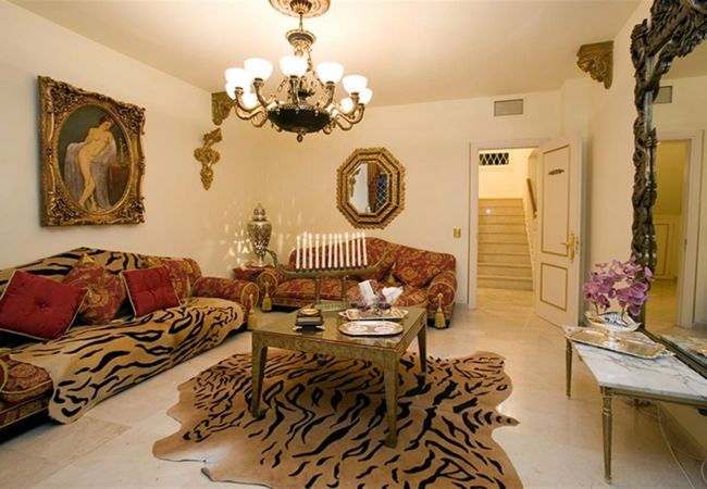 Villa en Marbella - UNIQUE LUXURIOUS AND PALACIAL VILLA