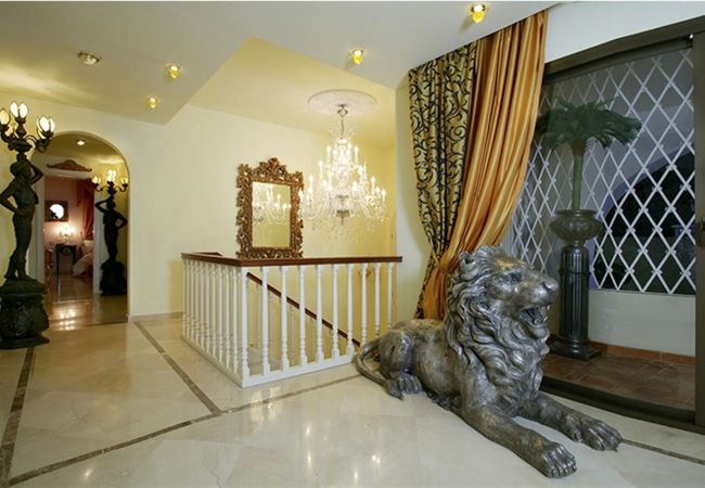 Villa en Marbella - UNIQUE LUXURIOUS AND PALACIAL VILLA